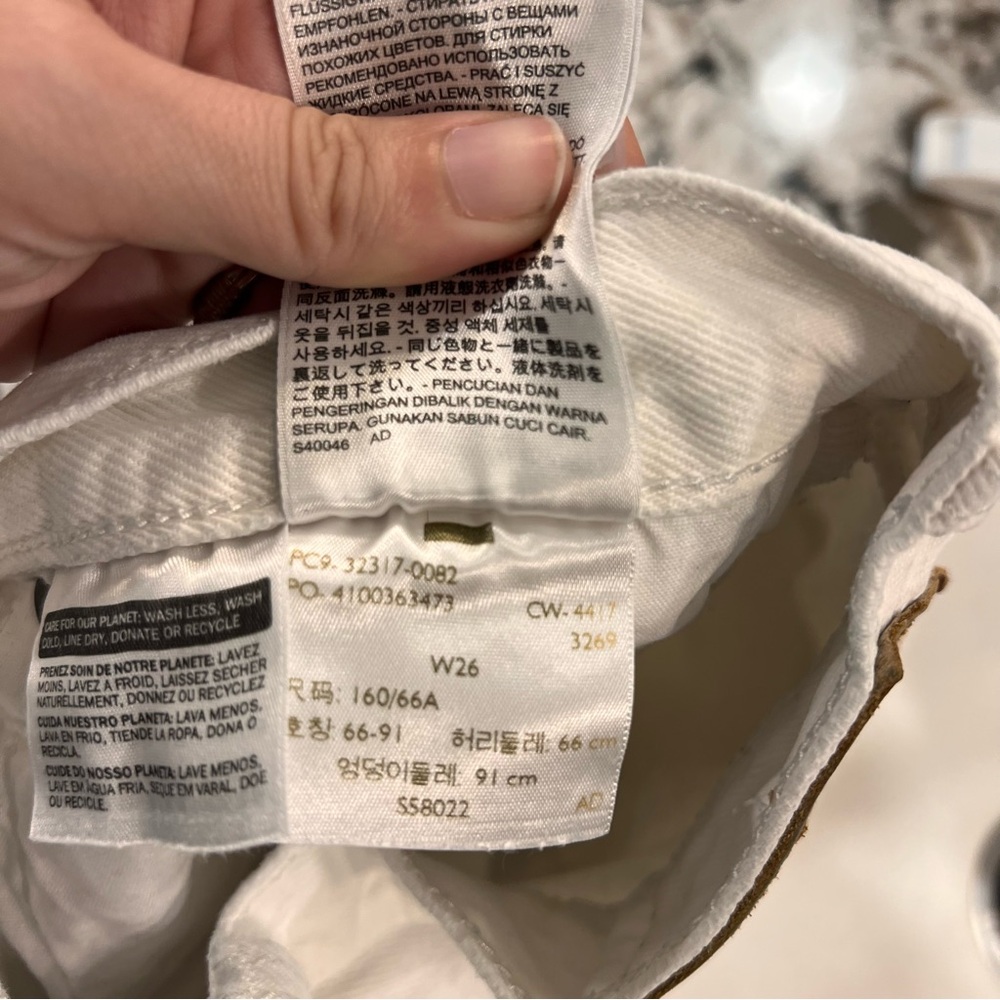 Levi's White Distressed Jean Shorts‎ - Picture 6 of 6